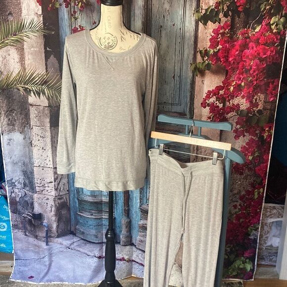 Felina Pants - Felina grey and pink loungewear pants and shirt, size medium, good‎ condition